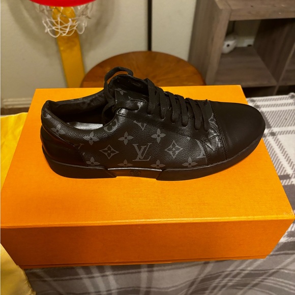 Authentic Louis Vuitton Men’s sneakers - Picture 6 of 9